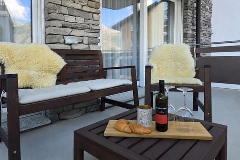 View (from property/room), Balcony/Terrace, Balcony/Terrace, Seating area, Dining area, Food