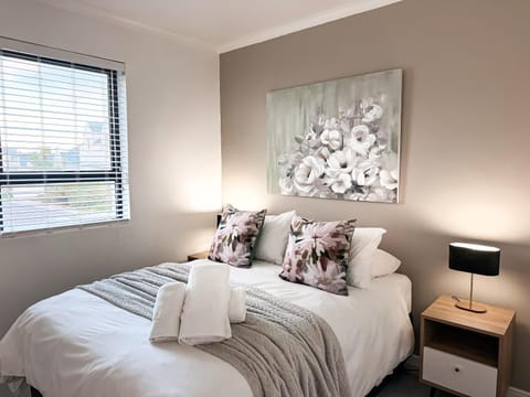 Bedroom, towels