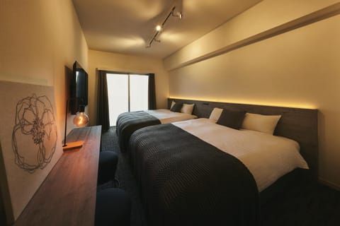 Bed, TV and multimedia, Bedroom