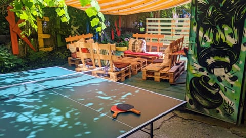 Patio, Table tennis