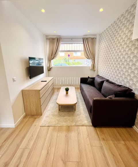 TV and multimedia, Kitchen or kitchenette, Living room, Seating area
