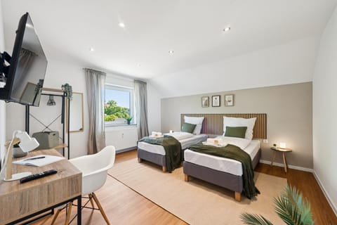 Bed, TV and multimedia, Photo of the whole room, Bedroom, towels, towels, wardrobe