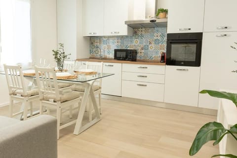 Kitchen or kitchenette, Living room, Seating area, Dining area, dishwasher, minibar, oven, pet friendly, stove