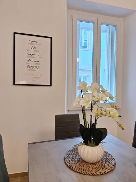 Decorative detail, Dining area