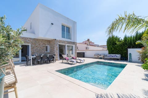 Property building, Off site, Swimming pool