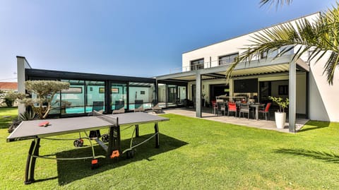 Patio, Garden, Garden view, Pool view, Swimming pool, sunbed