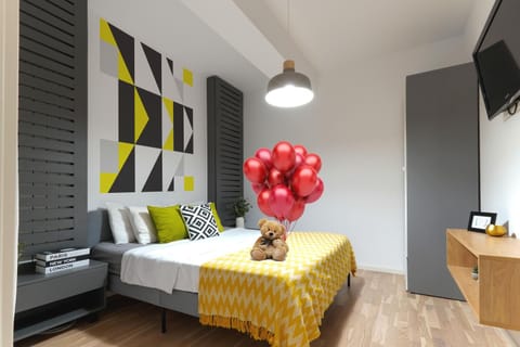 Bed, TV and multimedia, Bedroom