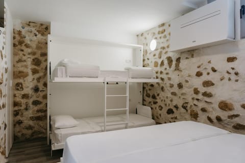 Bedroom, bunk bed