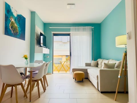 Living room, Photo of the whole room, Seating area, Dining area