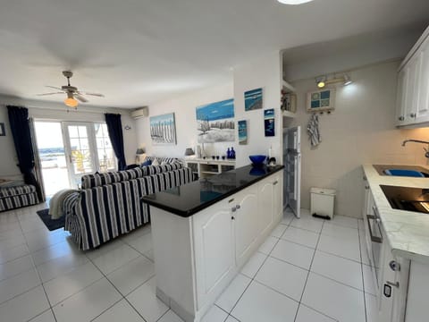 Property building, Kitchen or kitchenette, Living room