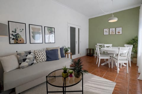 Living room, Seating area, Dining area, Evening entertainment