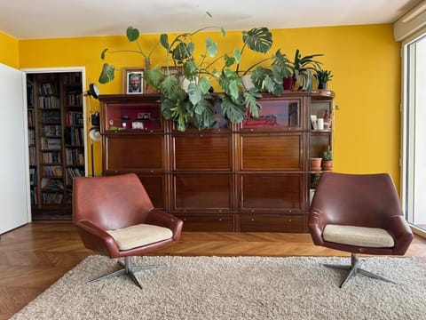 Library, Seating area