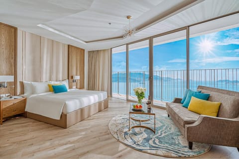 Bed, Natural landscape, View (from property/room), Balcony/Terrace, Living room, Photo of the whole room, Seating area, Bedroom, Lake view, Mountain view, River view, Sea view