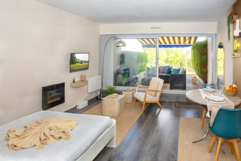 TV and multimedia, Living room, Photo of the whole room, Seating area