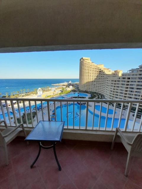 Property building, Day, Natural landscape, View (from property/room), Balcony/Terrace, Pool view, Sea view, Swimming pool