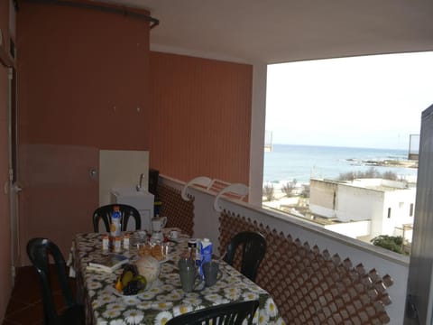 Balcony/Terrace, Living room, Decorative detail, Dining area