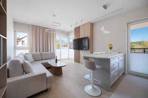Communal lounge/ TV room, TV and multimedia, Living room, Seating area, Dining area, Evening entertainment