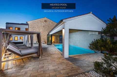 Property building, Patio, Day, Natural landscape, Pool view, Swimming pool, sunbed