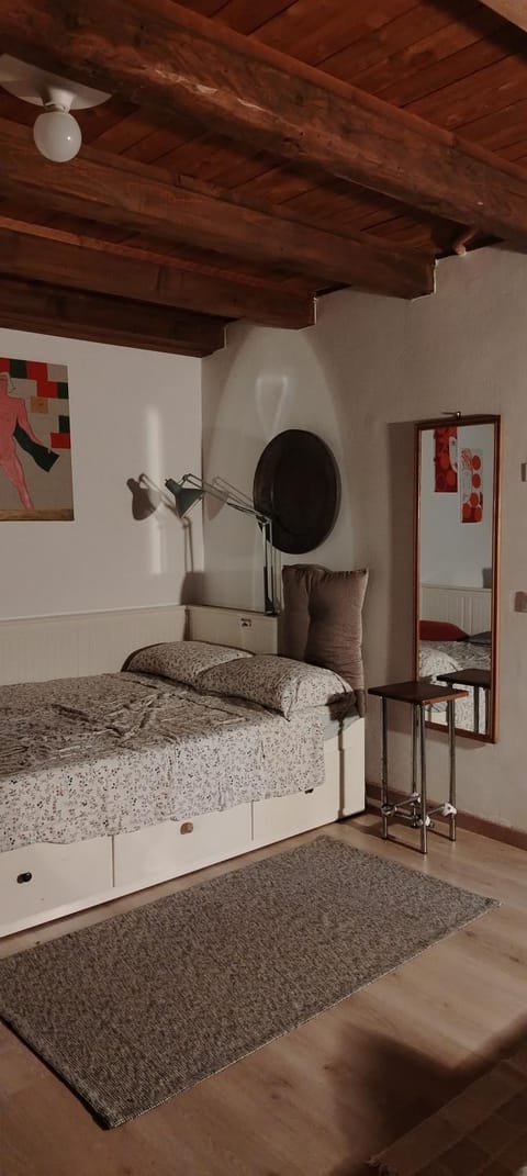 Photo of the whole room, Seating area, Bedroom