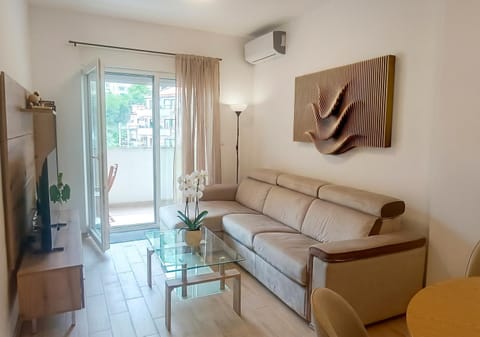 Living room, Seating area, Parking, air conditioner