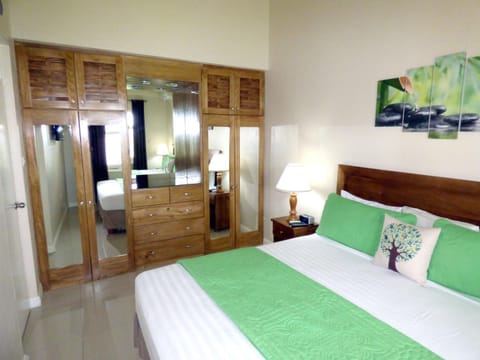 Bed, Decorative detail, Bedroom, Area and facilities