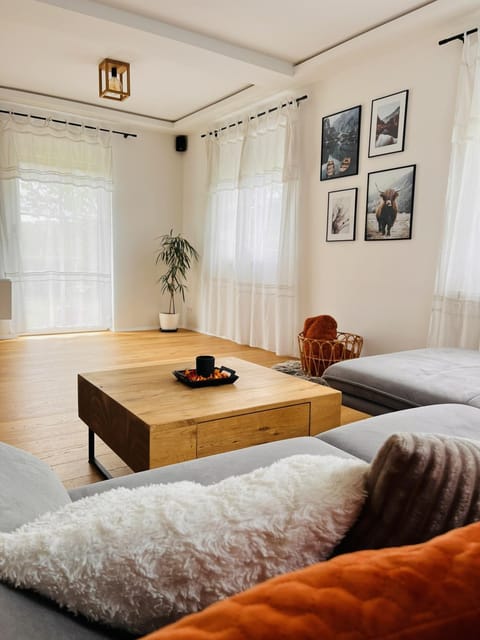 Living room, Photo of the whole room