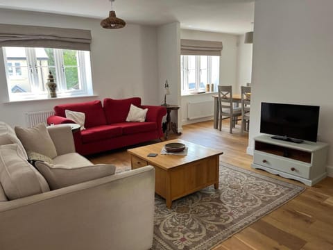 TV and multimedia, Living room, Evening entertainment