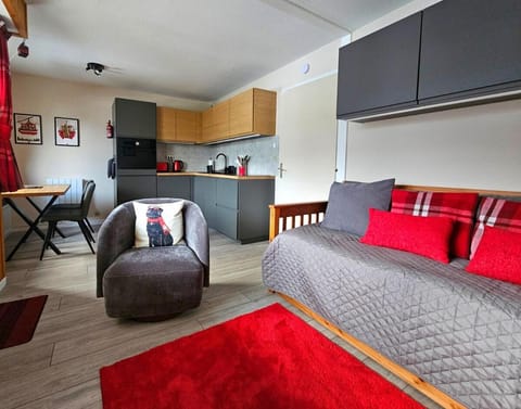 Bed, Living room, Bedroom