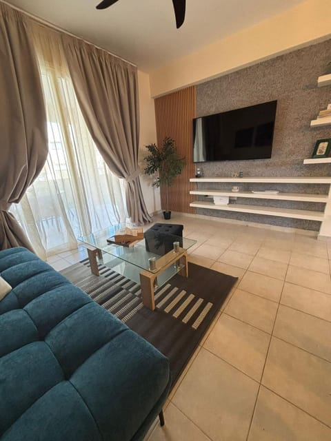 Communal lounge/ TV room, TV and multimedia, Living room, Seating area, Evening entertainment