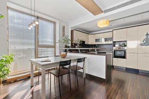Kitchen or kitchenette, Dining area, dishwasher, oven, pet friendly, stove