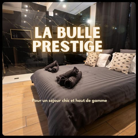 Bed, Photo of the whole room, Bedroom, Text overlay, towels