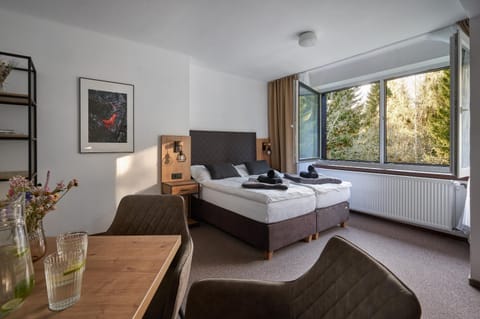 Bed, Photo of the whole room, Seating area, Bedroom