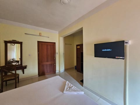 Bed, TV and multimedia, Bedroom, furniture
