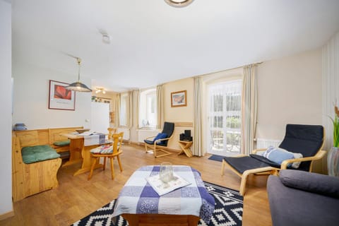 Balcony/Terrace, Living room, Seating area, Dining area