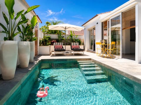 Property building, Balcony/Terrace, Swimming pool