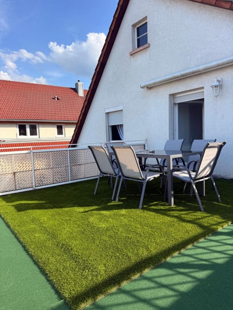 Balcony/Terrace, Dining area, Garden view