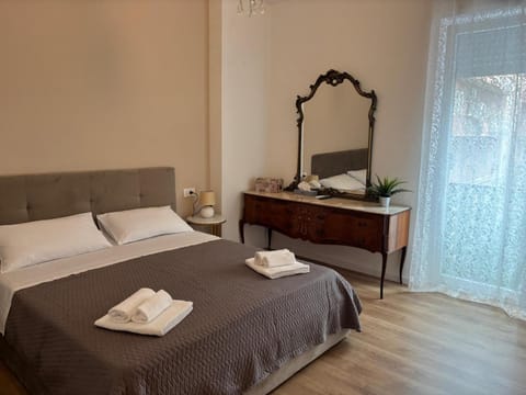 Bedroom, towels