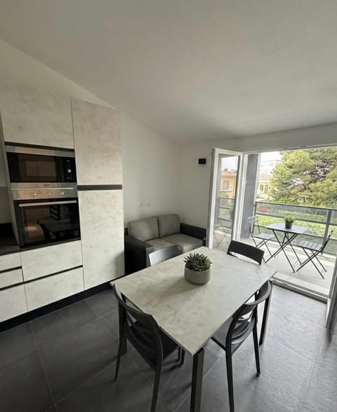 Kitchen or kitchenette, Living room, Dining area, pet friendly