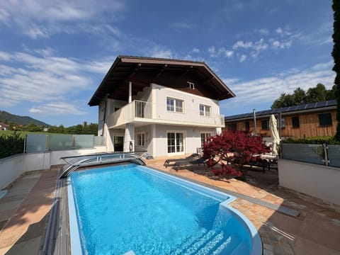 Swimming pool, sunbed
