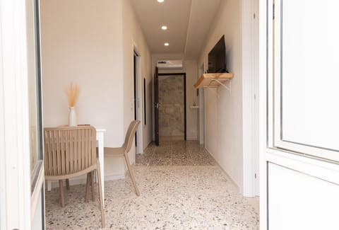 TV and multimedia, kitchen, air conditioner