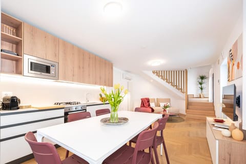 TV and multimedia, Kitchen or kitchenette, Living room, Seating area, Dining area, dishwasher, oven, stove, toaster