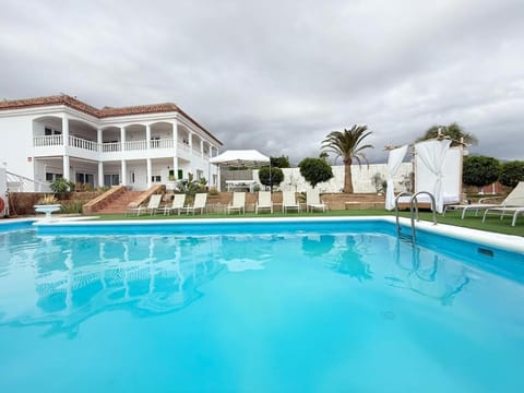 Property building, Natural landscape, Pool view, Swimming pool, sunbed