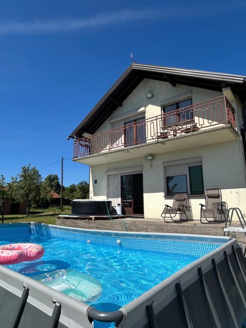 Property building, Day, Pool view, Swimming pool, sunbed