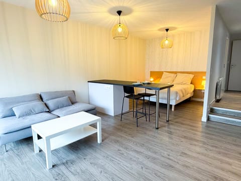 Bed, Living room, Photo of the whole room, Seating area, Dining area, Bedroom