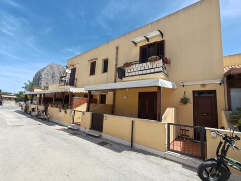 Property building, Neighbourhood, Street view