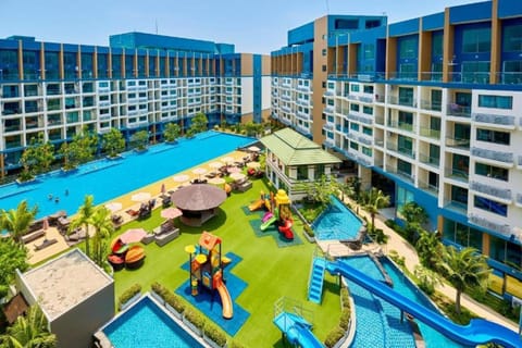 Property building, Spring, Day, Garden, Aqua park, Evening entertainment, Pool view, Swimming pool, sunbed
