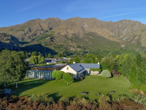 Property building, Day, Natural landscape, Garden, Hot Tub, Mountain view