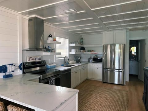 Kitchen or kitchenette, dishwasher
