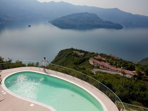 Lake view, Swimming pool