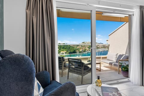 Patio, View (from property/room), Balcony/Terrace, Seating area, Sea view
